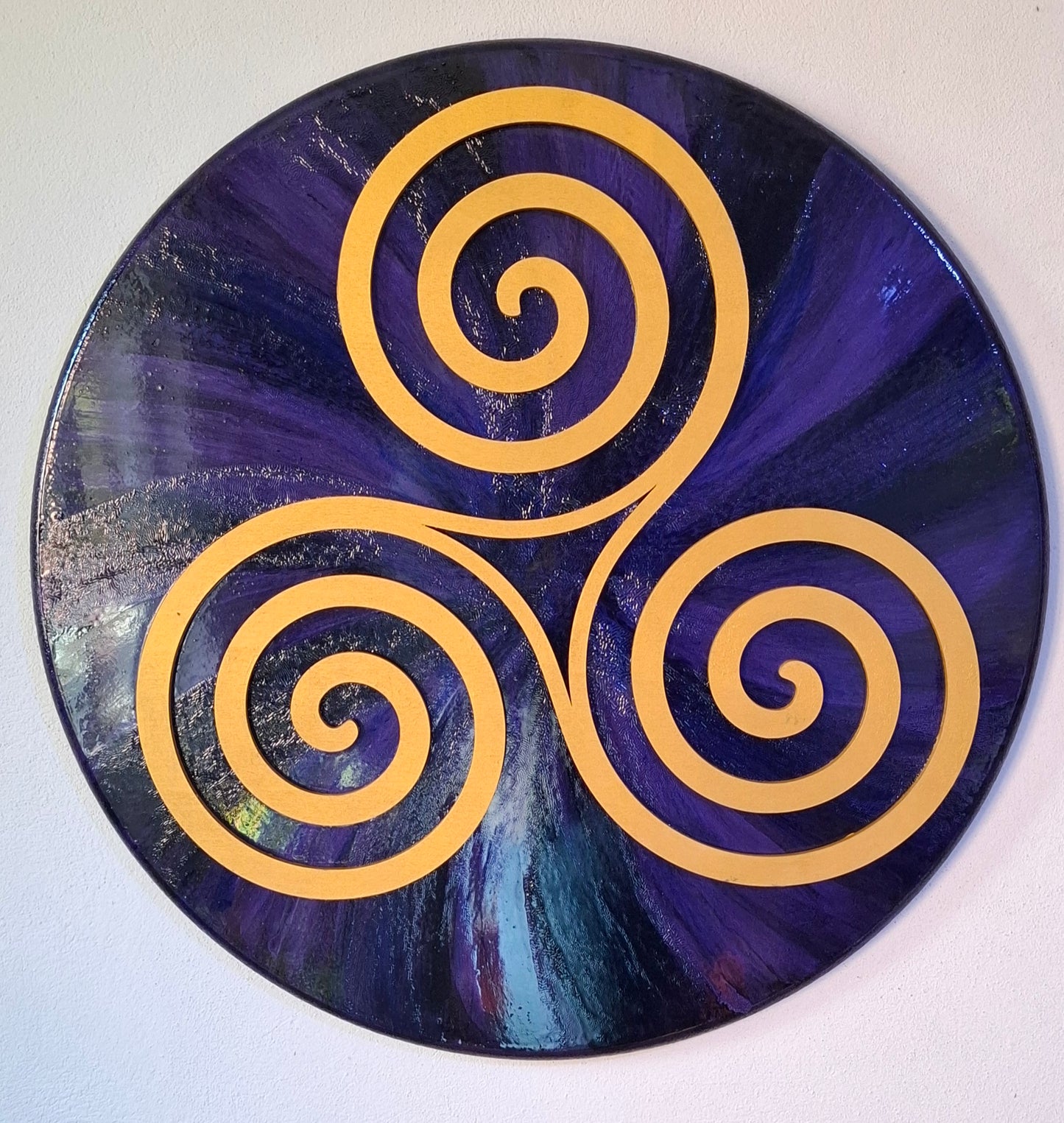 Tablou cu Shungit și Plasmă, PlasmaThor – Triskelion, 58 cm  Mov cu Albastru